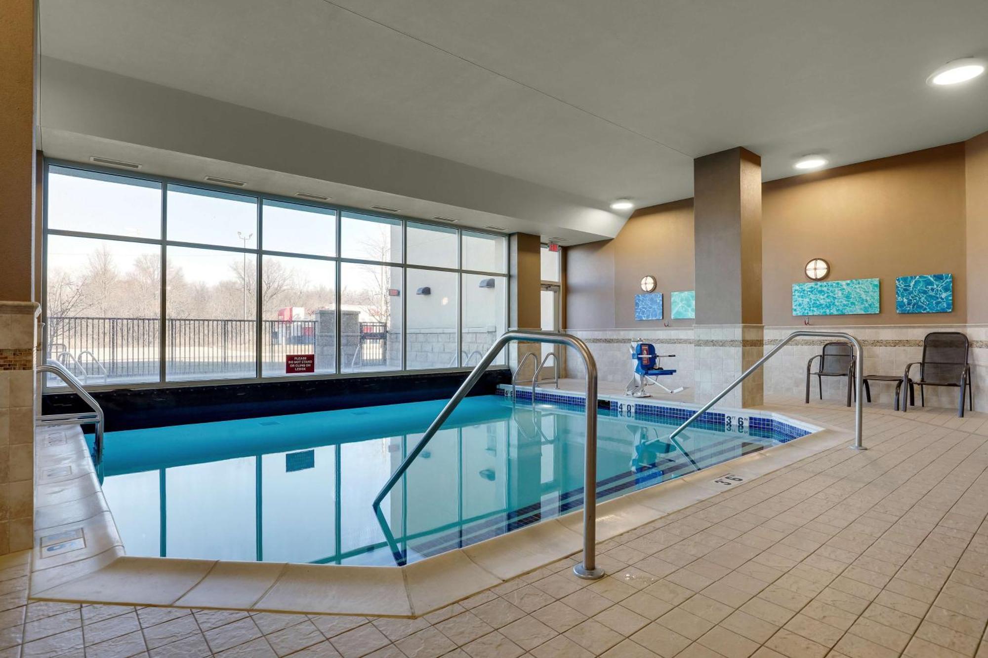 Drury Plaza Mt Vernon Hotel 3*