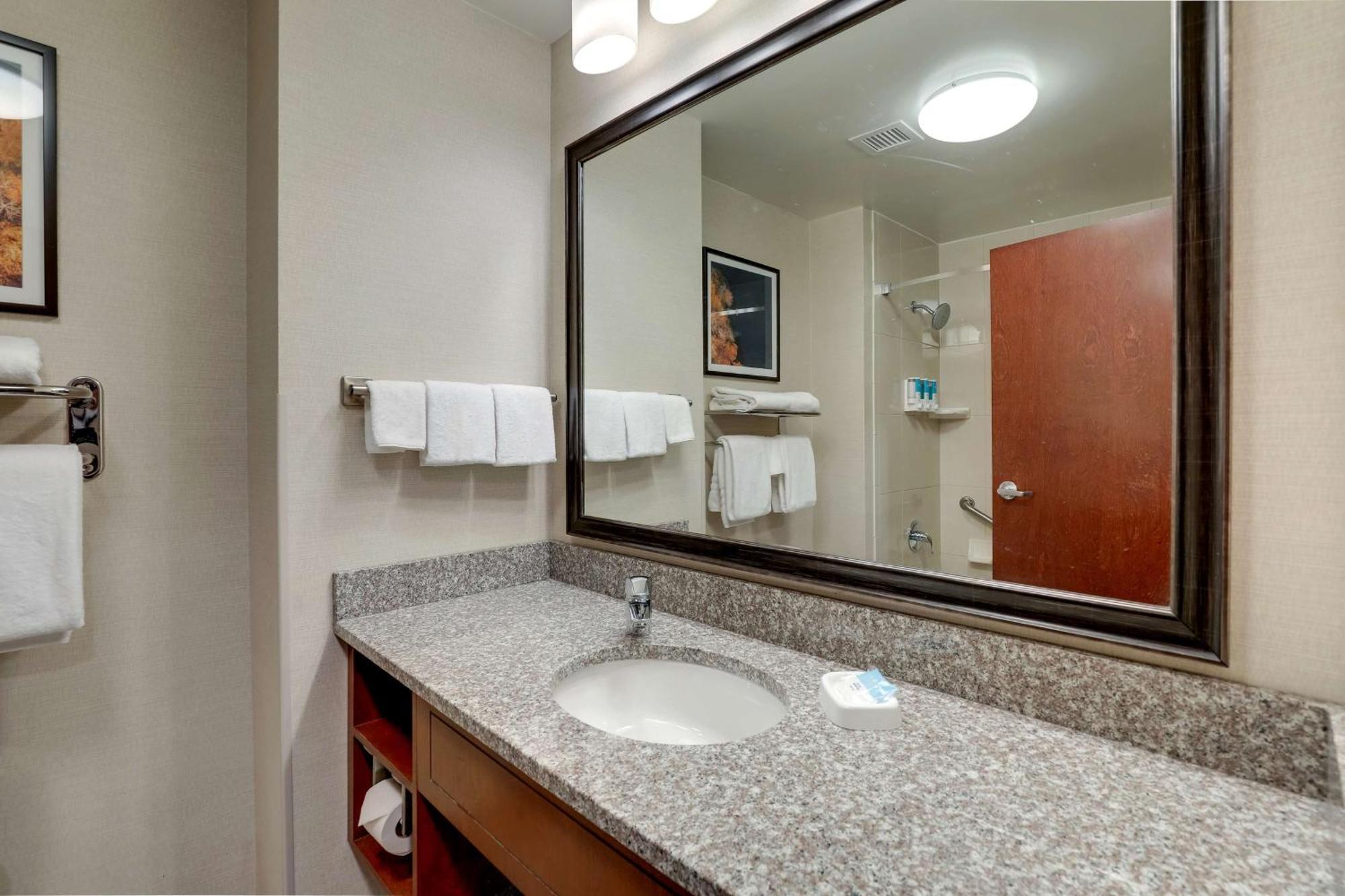 Hotel Drury Plaza Mt Vernon 3*